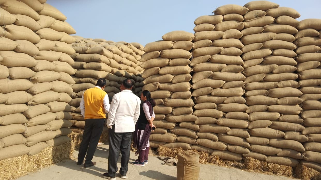 Chief Minister flying squad raids rice mill in Mahmadki village of Fatehabad