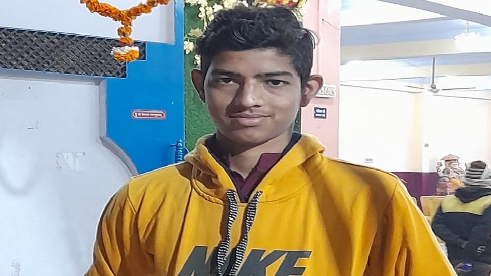 Student fell and died while playing cricket in Bilhaur Kampur