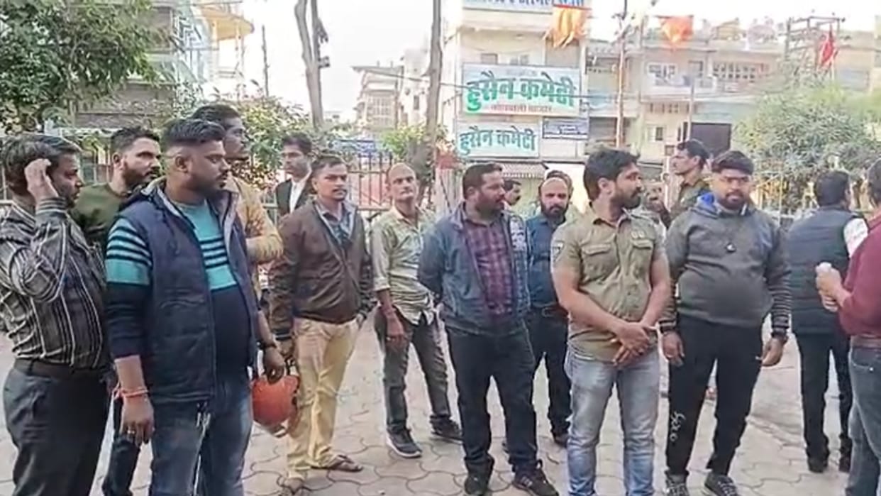 Beautician spoils bride make-up relatives reach police station case registered in jabalpur