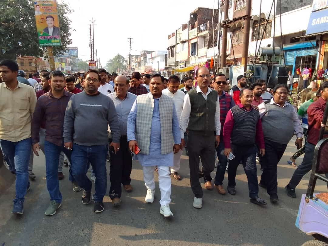 Traders came on the road to protest against the raid