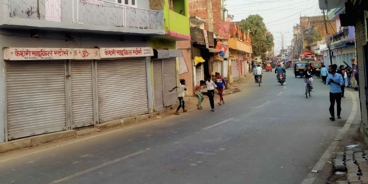 Establishments remained closed for fear of raids, silence in the markets