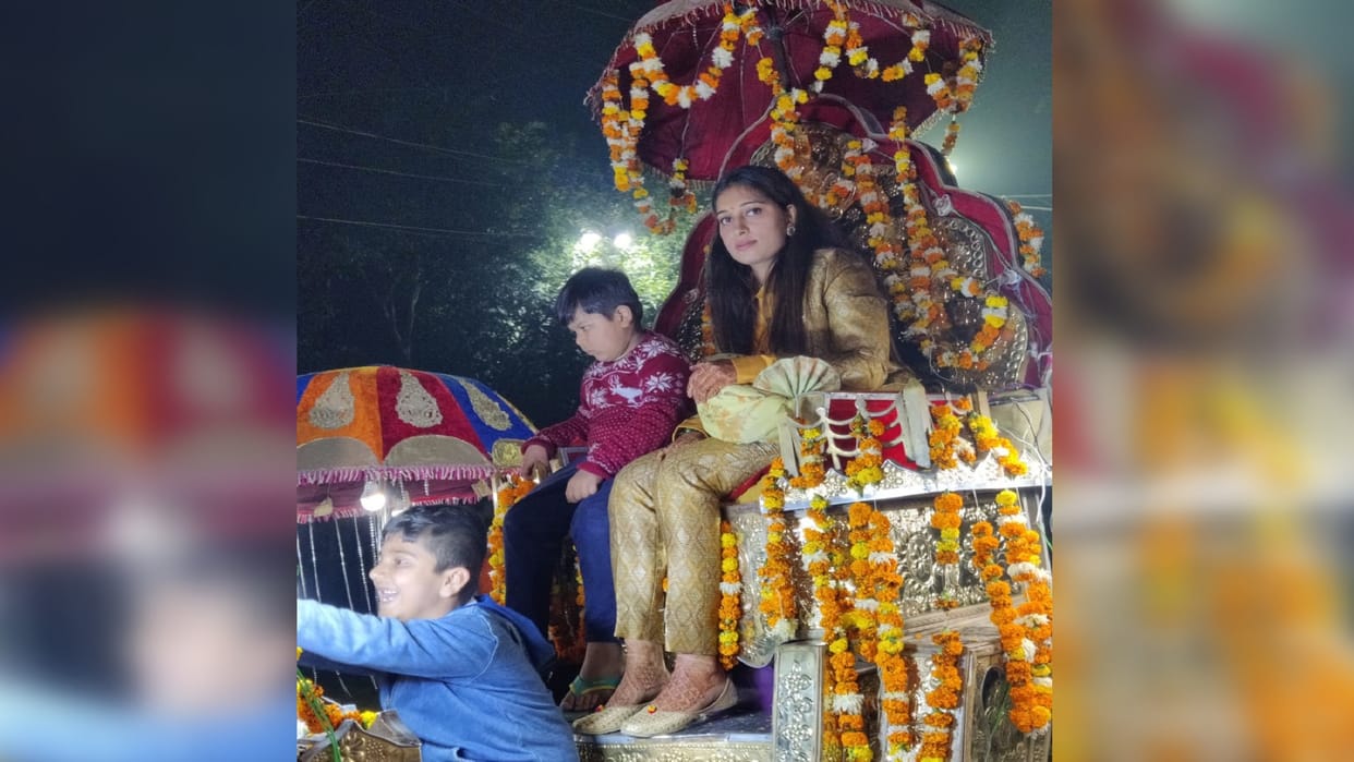 girl came out with a wedding procession from Himgiri Colony in Moradabad
