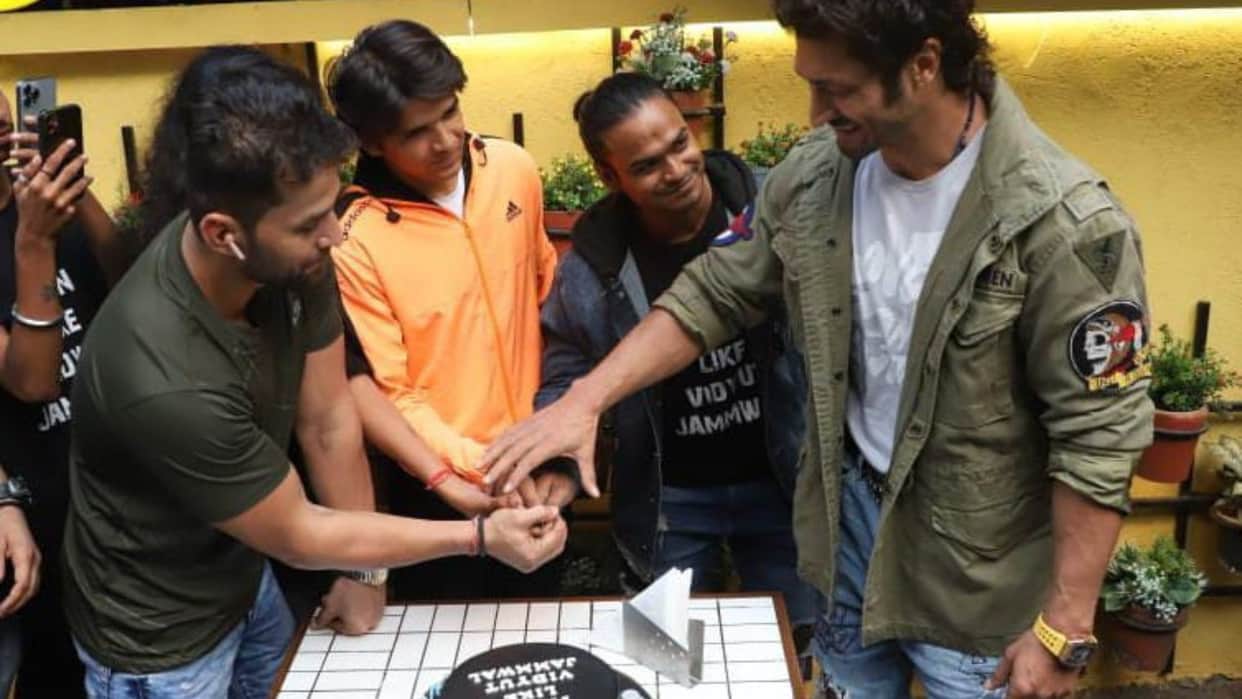 Vidyut Jammwal fan reached Mumbai by cycling from Panipat actor celebrated birthday with him before four days