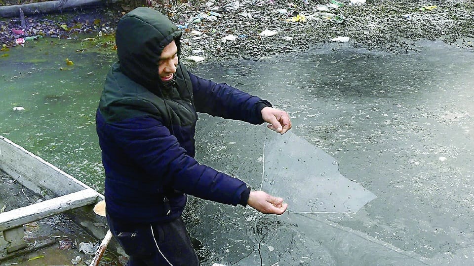 Chances of rain and snowfall in Jammu and Kashmir today, water sources frozen in Kargil