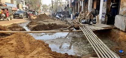 Line leakage is not fixed, soil is slipping from under the ramp of shops