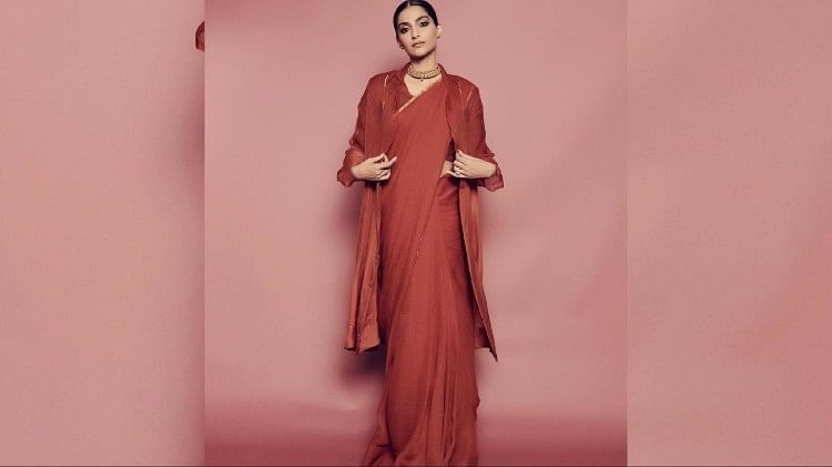 Fashion Tips:साड़ी से लेकर वेस्टर्न परिधान तक को इस तरह करें ओवरकोट के साथ  कैरी, मिलेगा स्टाइलिश लुक - Fashion Tips: How To Style A Overcoat Know  Simple Steps To Look Stylish -