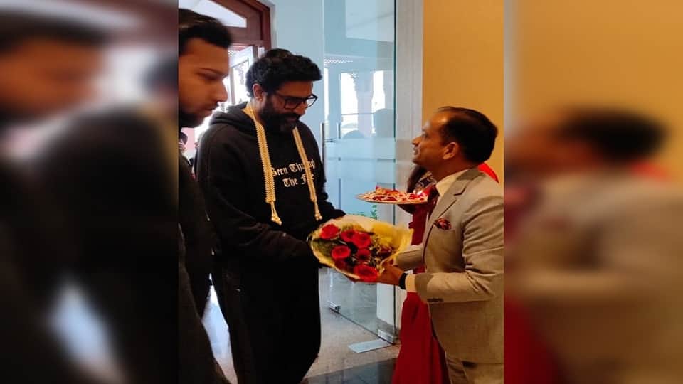 Actor Abhishek Bachchan reached Orchha to shoot web series