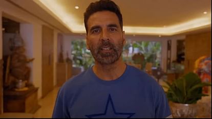 Akshay kumar OMG co star poonam jhawer talks about his flop movies said he depends on south remakes films