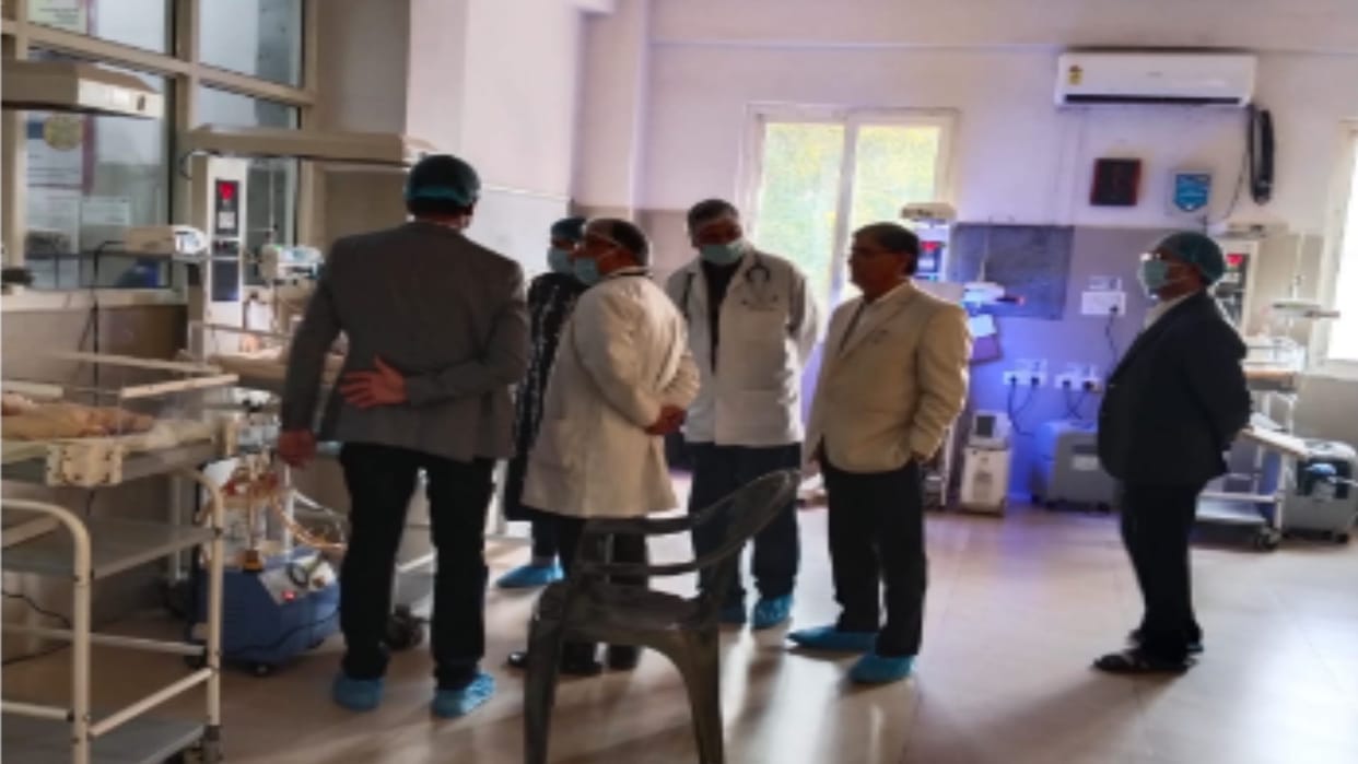 Baghpat: Center team inspected in Women District Hospital and took information about facilities from patients