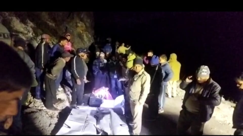 Uttarakhand Bageshwar Accident News:  Car Destroy and four death during car fell into ditch
