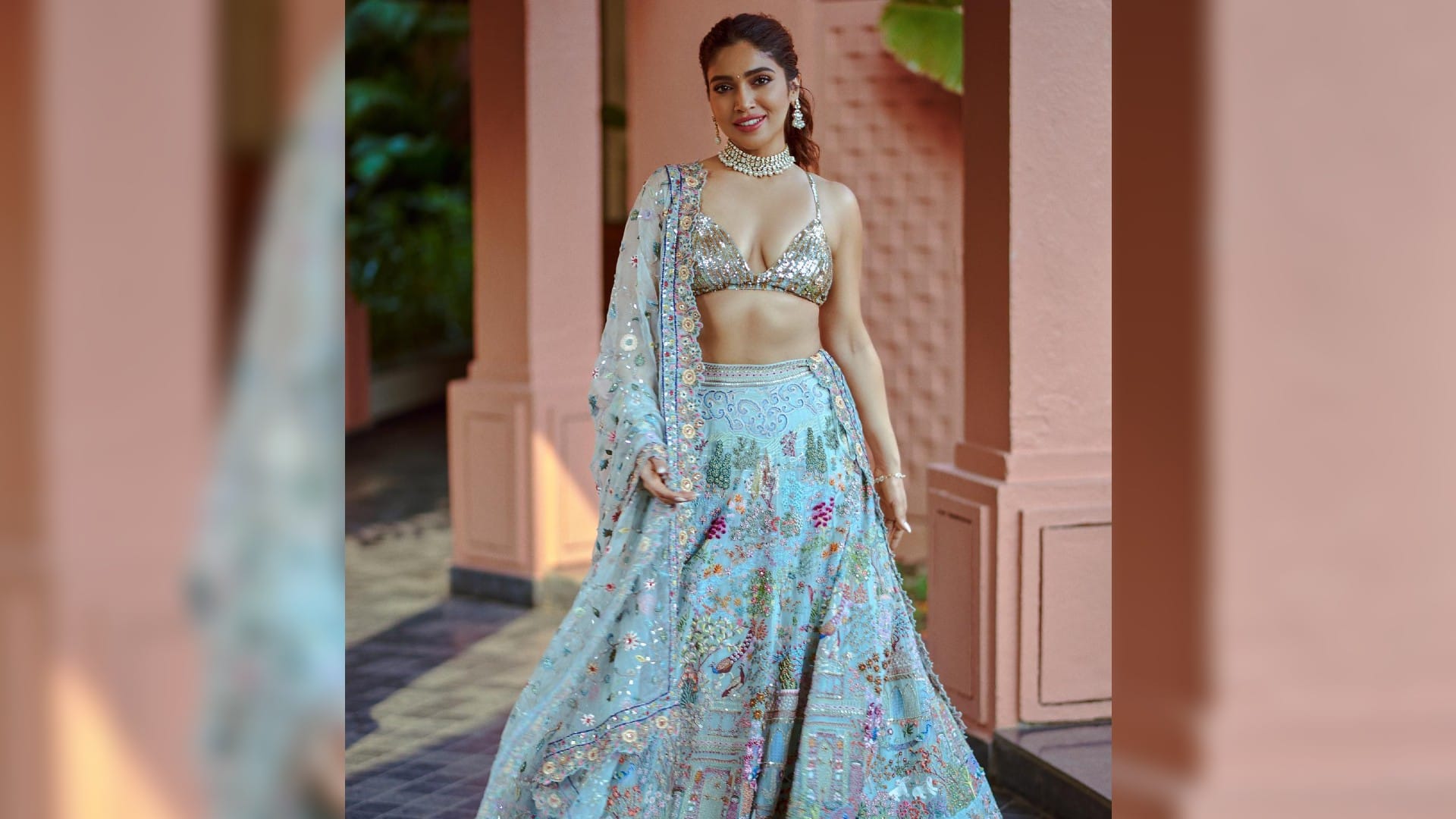 photos of the day bhumi pednekar bold look janhvi kapoor pic avneet kaur today celebrity update in 10 pictures