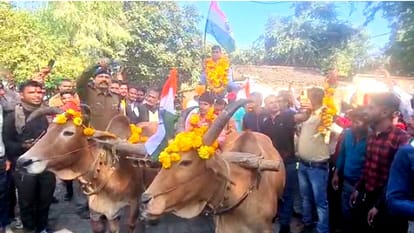 Police officer's unique farewell, sitting on bullock cart and playing drums