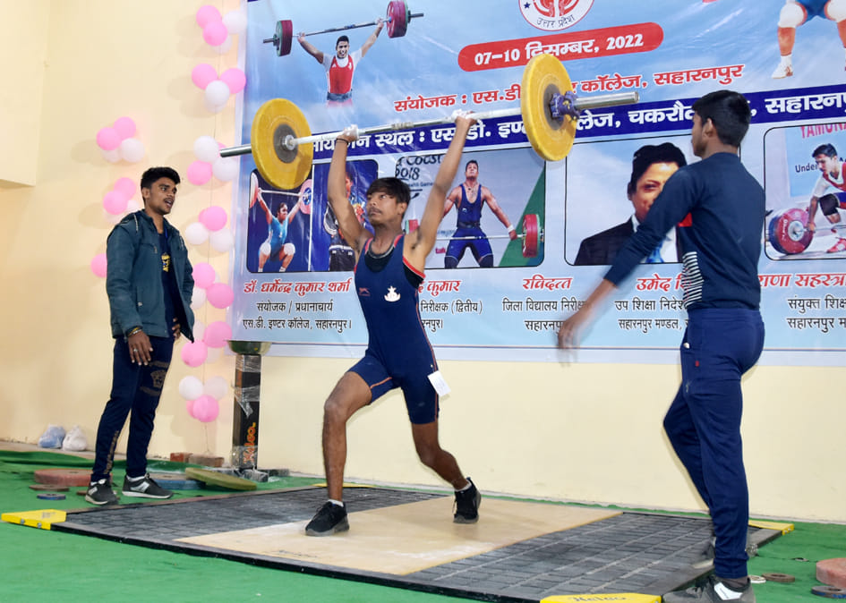 Domination of players of Meerut in weightlifting competition