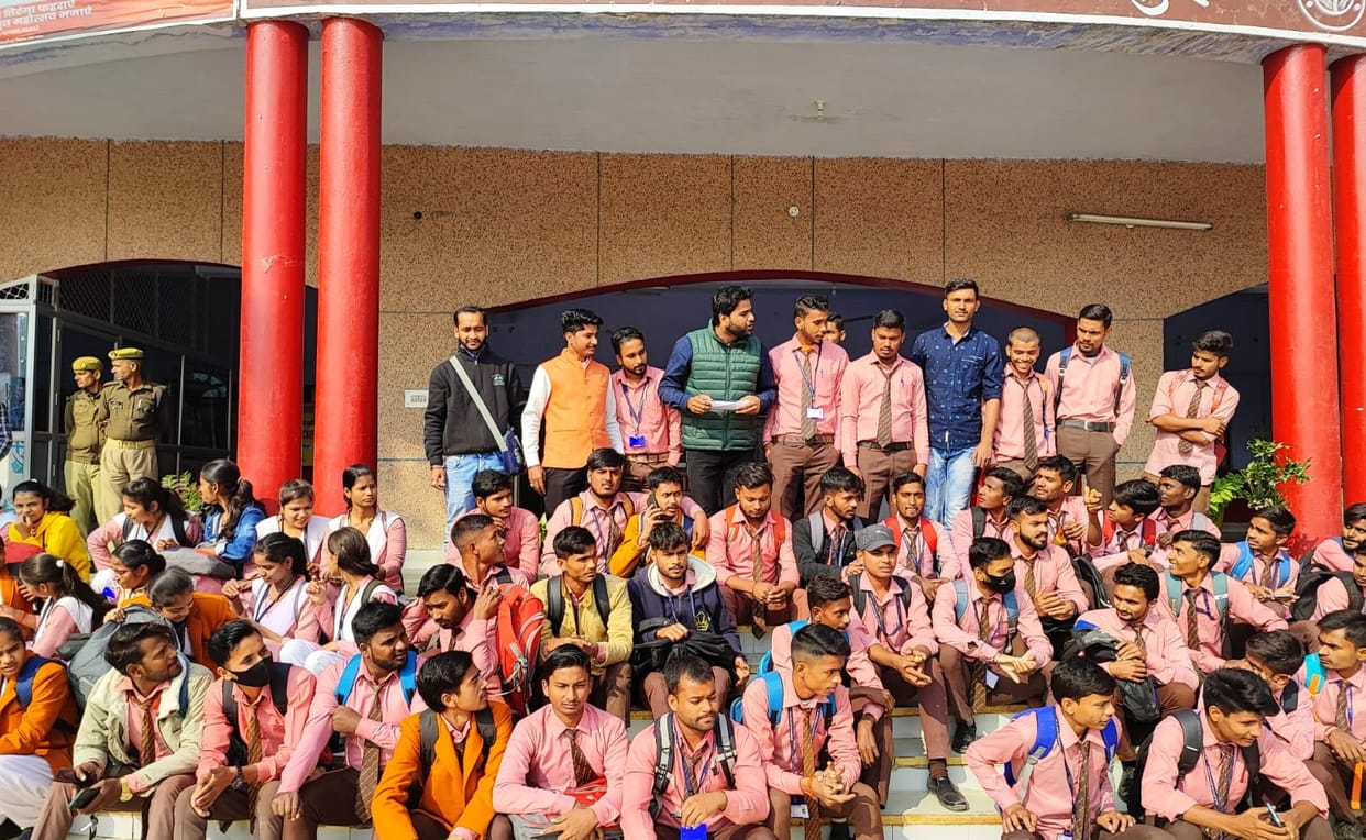 balrampur,student,pradarshan