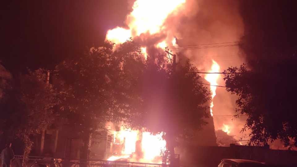 Massive fire breaks out in furniture house in Amritsar of Punjab