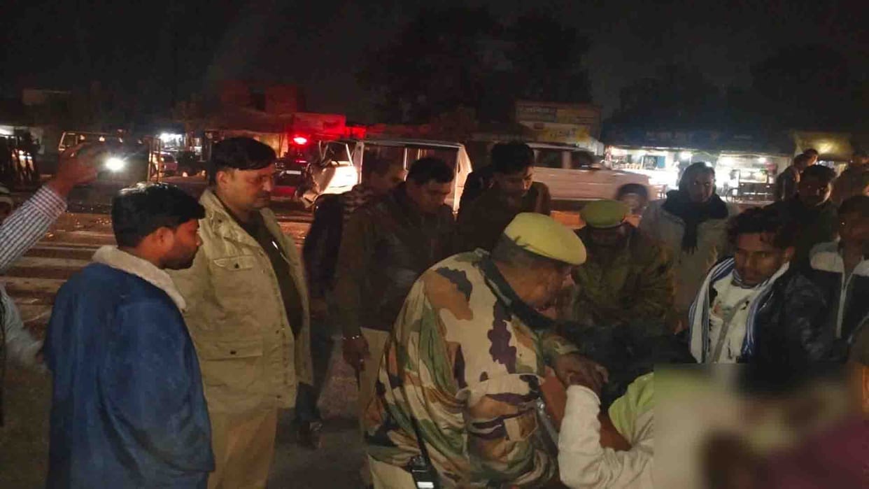 Unnao: Seven people injured in collision with a dumper on highway