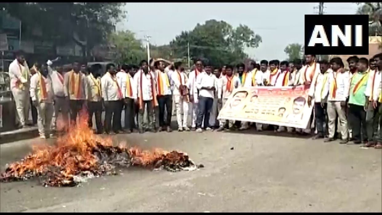 Pro Kannada organisation activists held protests against Maharashtra