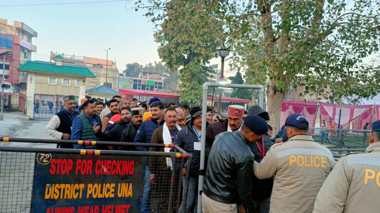 Himachal Election Results today Photos of employees on counting center