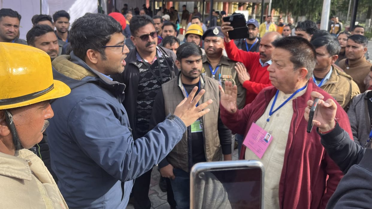 himachal election results 2022 tiles fall from ceiling employee ran away from counting centre