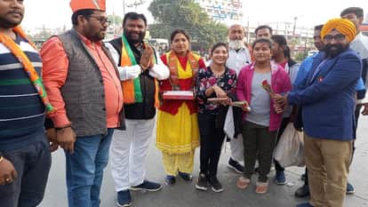 BJP celebrated after lotus bloomed in Gujarat and Rampur