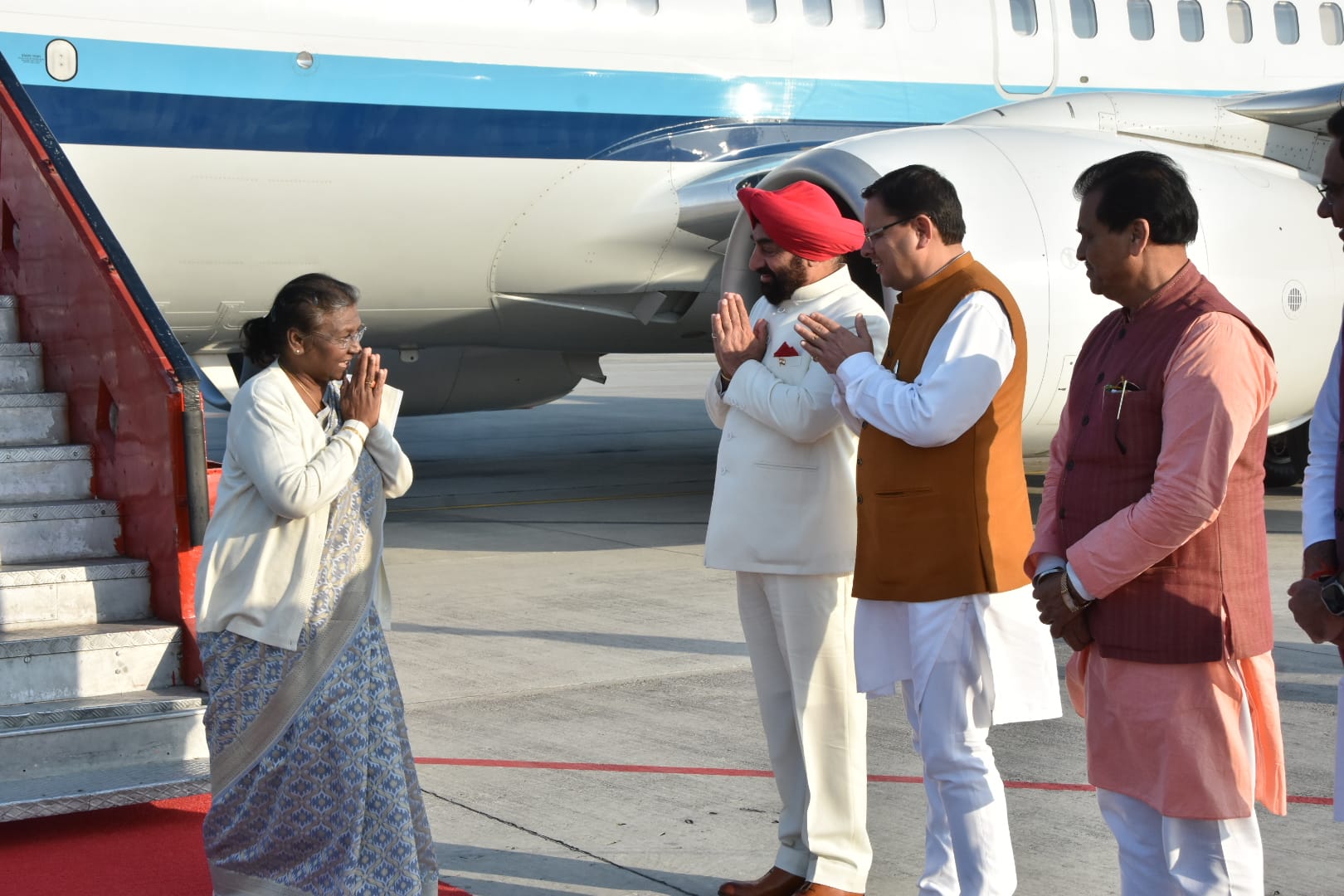 President Draupadi Murmu inaugurated and laid the foundation stone of schemes worth 2001 crores in Uttarakhand