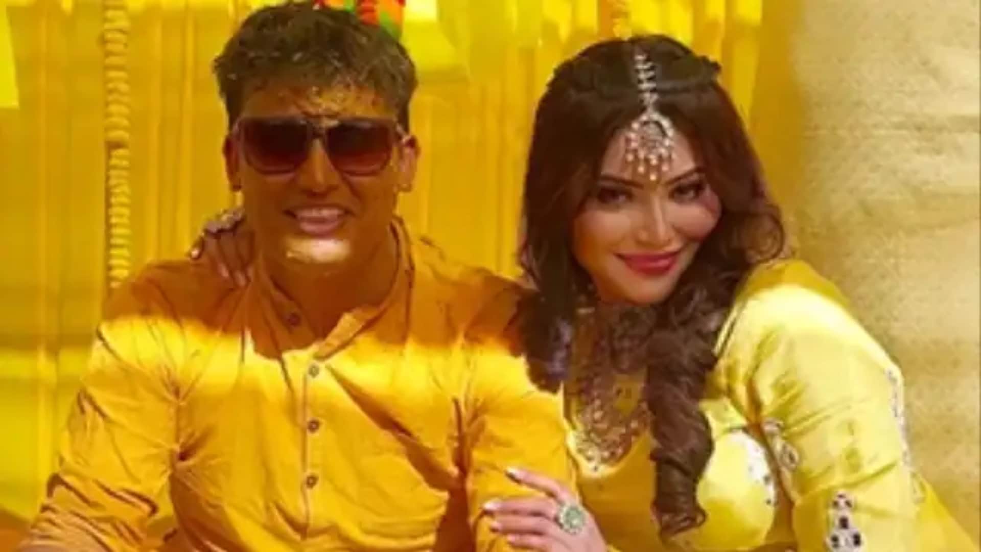 Urvashi Rautela wore embellished lehenga diamond jewellery at her cousin wedding photos getting viral