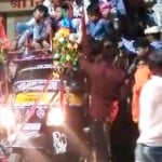 अलीराजपुर के जोबट में एक ऑटो में 50 से ज्यादा सवारियां नजर आई हैं।