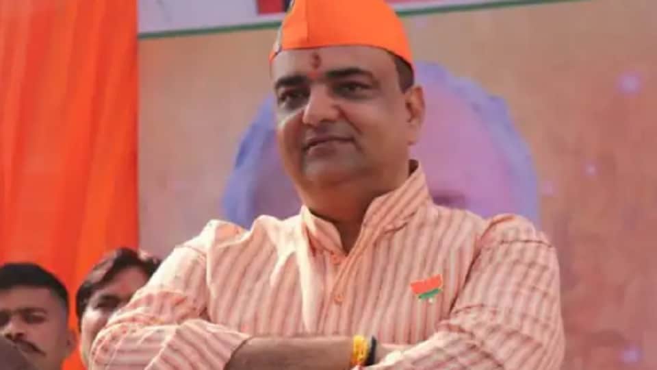 Rampur : Akash got the benefit of a long fight against Azam Khan