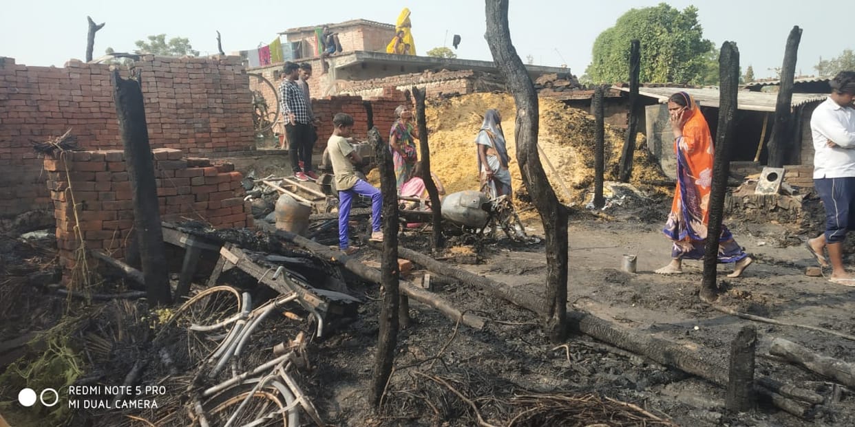 Mau: A spark from the stove caused havoc, six residential shanties caught fire, loss of millions
