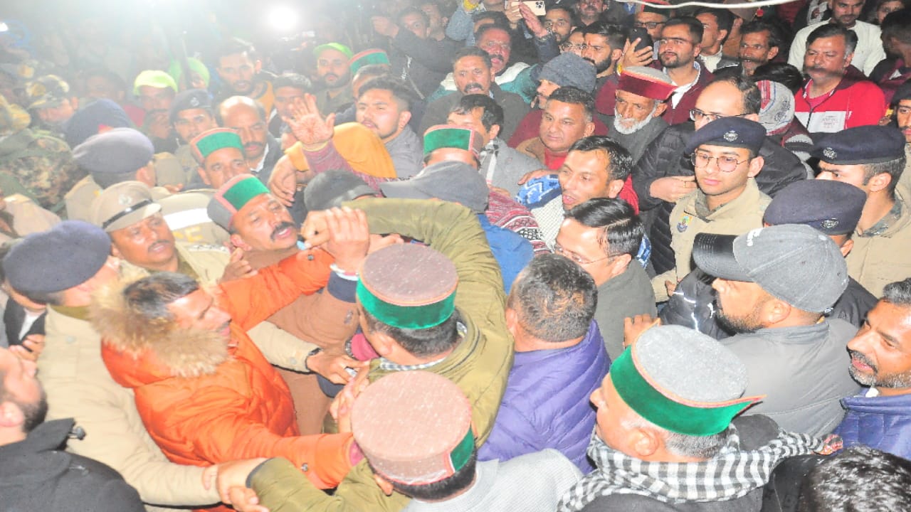 High voltage drama continued throughout the day, Congress MLAs were carried on the shoulders in the midst of a