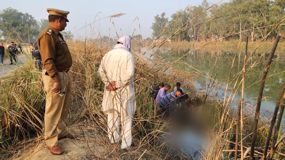 Agra software engineer dead body found in canal in etah
