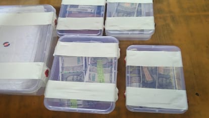 Mathura grp arrested three members of fake currency gang network spread across the country