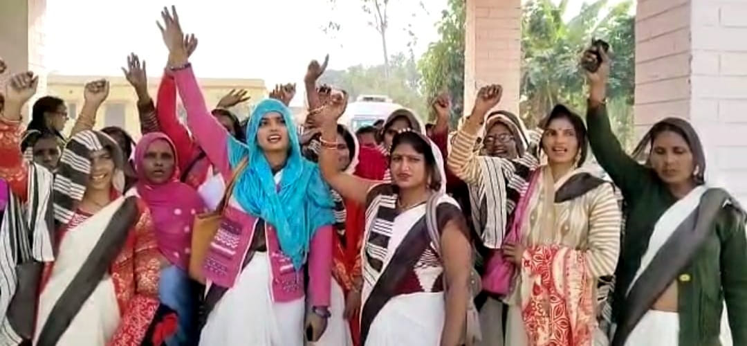 Asha workers demonstrated and demanded