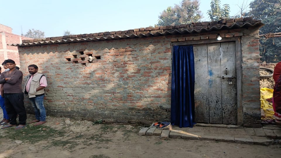 Gorakhpur: Death of husband and wife under suspicious circumstances in Jungle Dhusad, fear of murder
