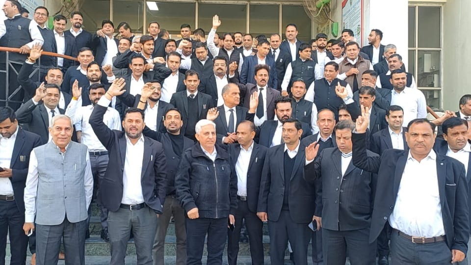 Lawyers suspended their work in Panipat after name of two lawyer appearing in list of brokers