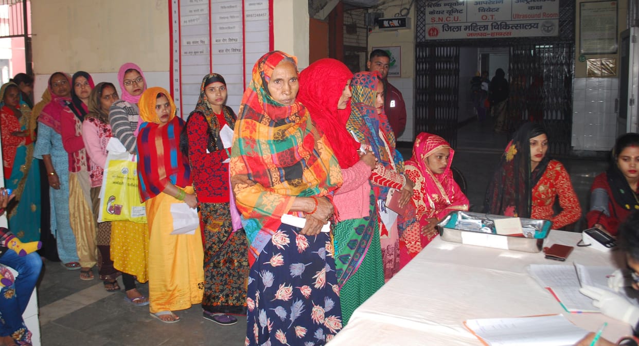 Hathras: The echo of the uproar in the district hospital reached the government