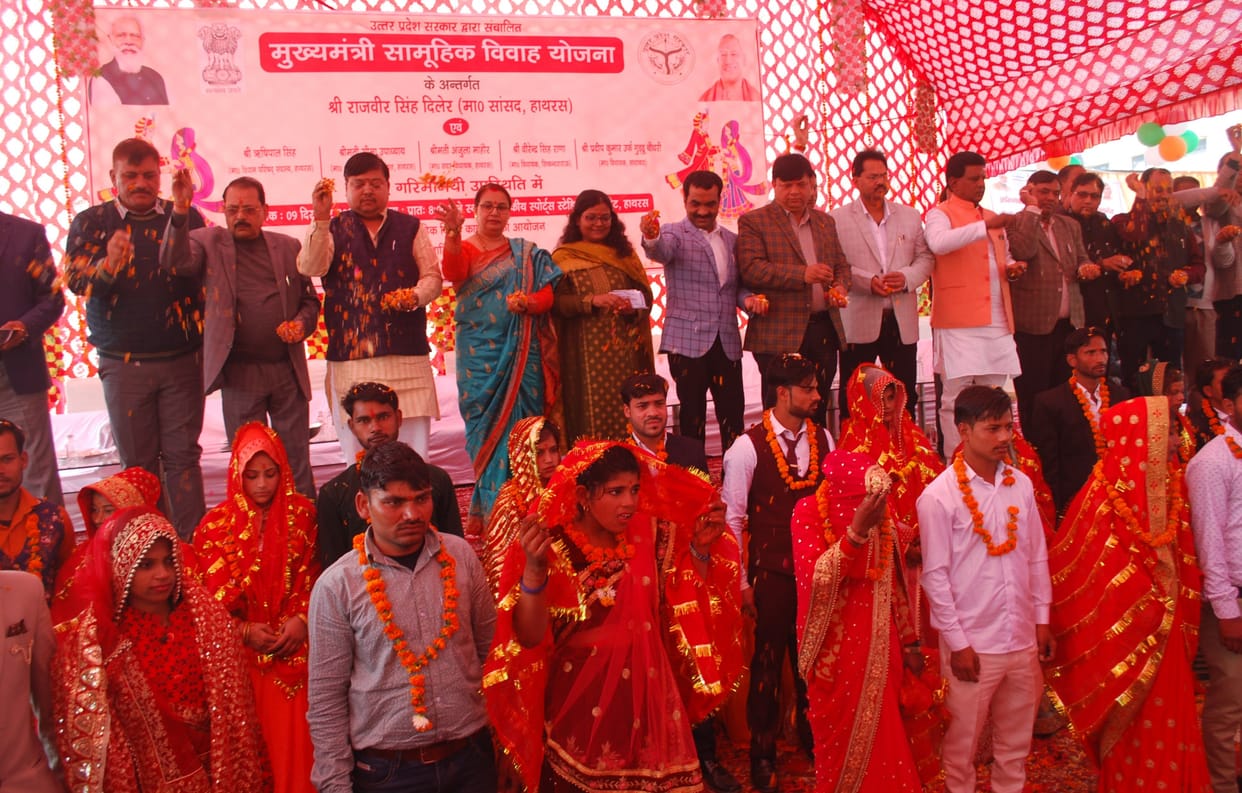 Hathras: 401 couples married in a pandal