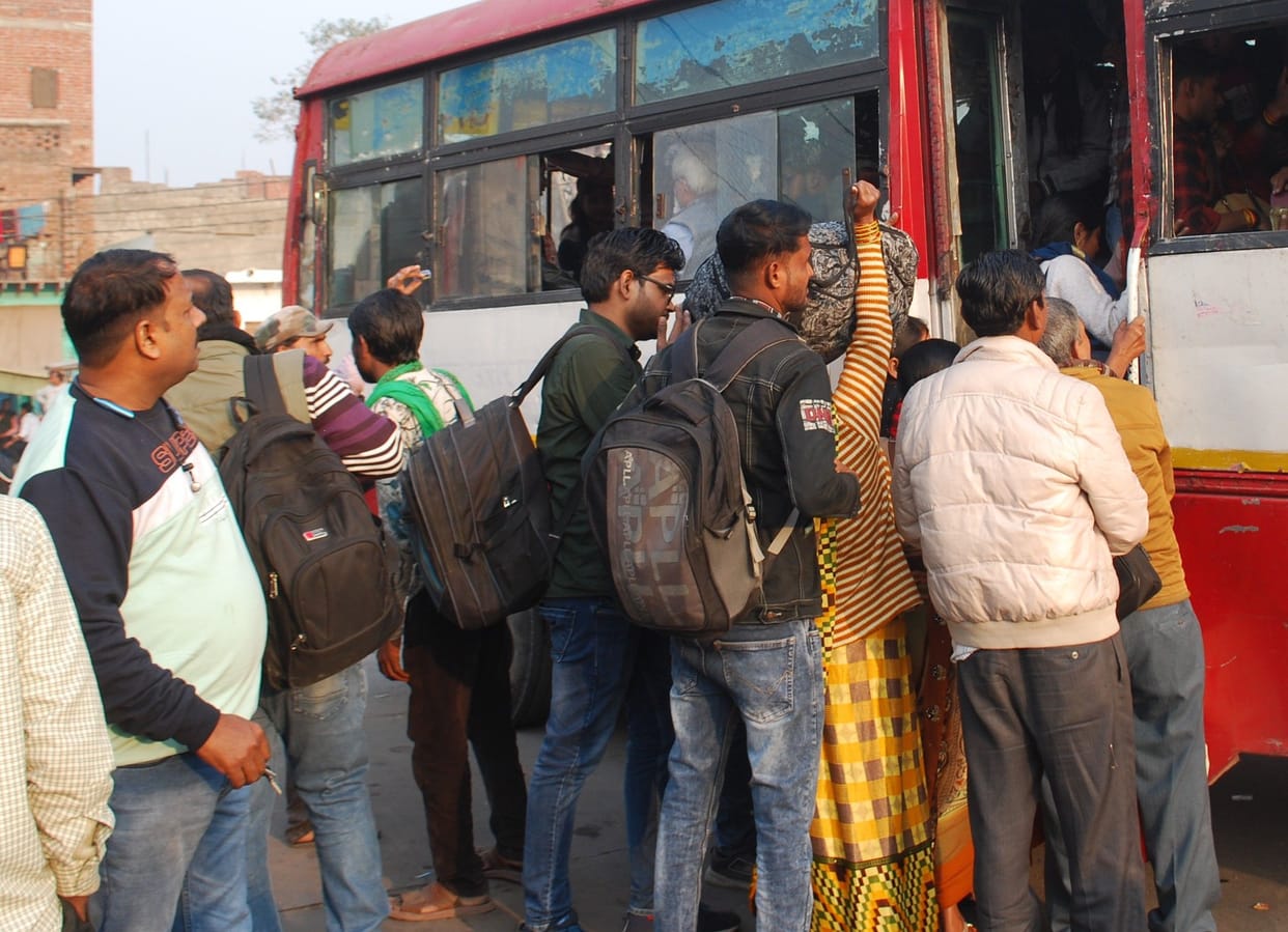 Hathras: 12 out of 77 buses broke down, due to lack of drivers, passengers have trouble traveling