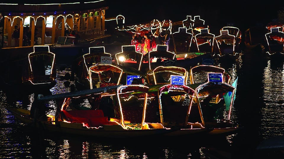 Jammu Kashmir: Houseboat important in attracting tourists, two-day festival on Dal shore ends