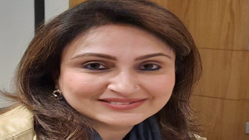 Raj Babbar daughter Juhi Babbar will present a play after 20 years at Surasadan in Agra