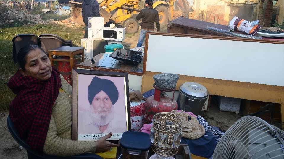 Administration broke houses in the name of illegal construction In Jalandhar