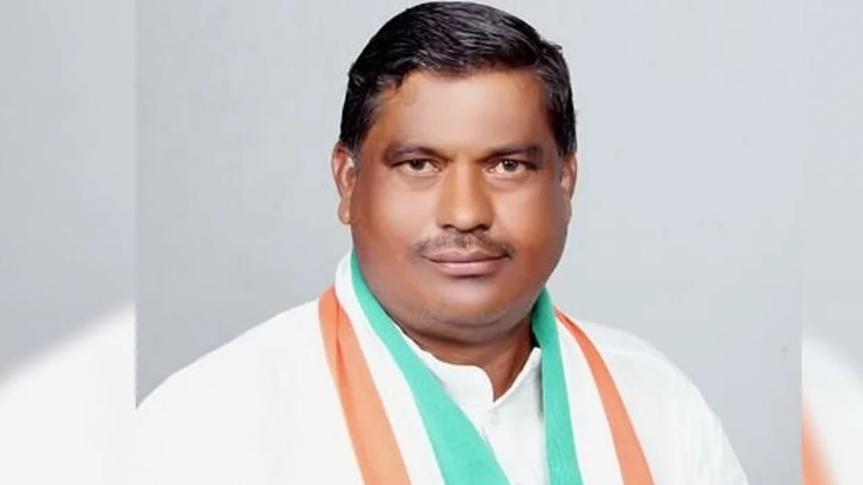 MP News: Talwar hangs on membership of Congress MLA Ajab Singh Kushwaha, secretariat stops facilities includin