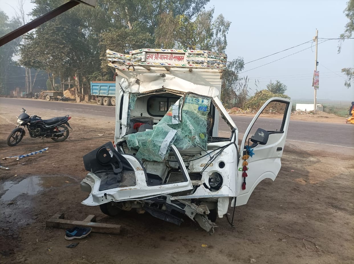 Speeding truck hit the loader in Ghatampur, three brothers died in the accident