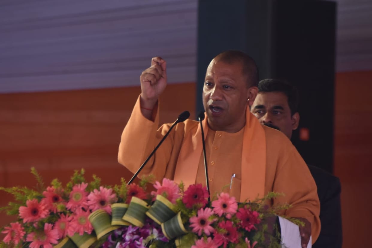 CM Yogi reached Kanpur, BJP gave a warm welcome, will give gifts worth 387.59 crores