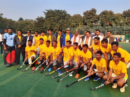 Sports Minister came to inaugurate after the game was over The match started 40 minutes late in waiting