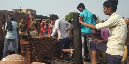 Mau: A spark from the stove caused havoc, six residential shanties caught fire, loss of millions