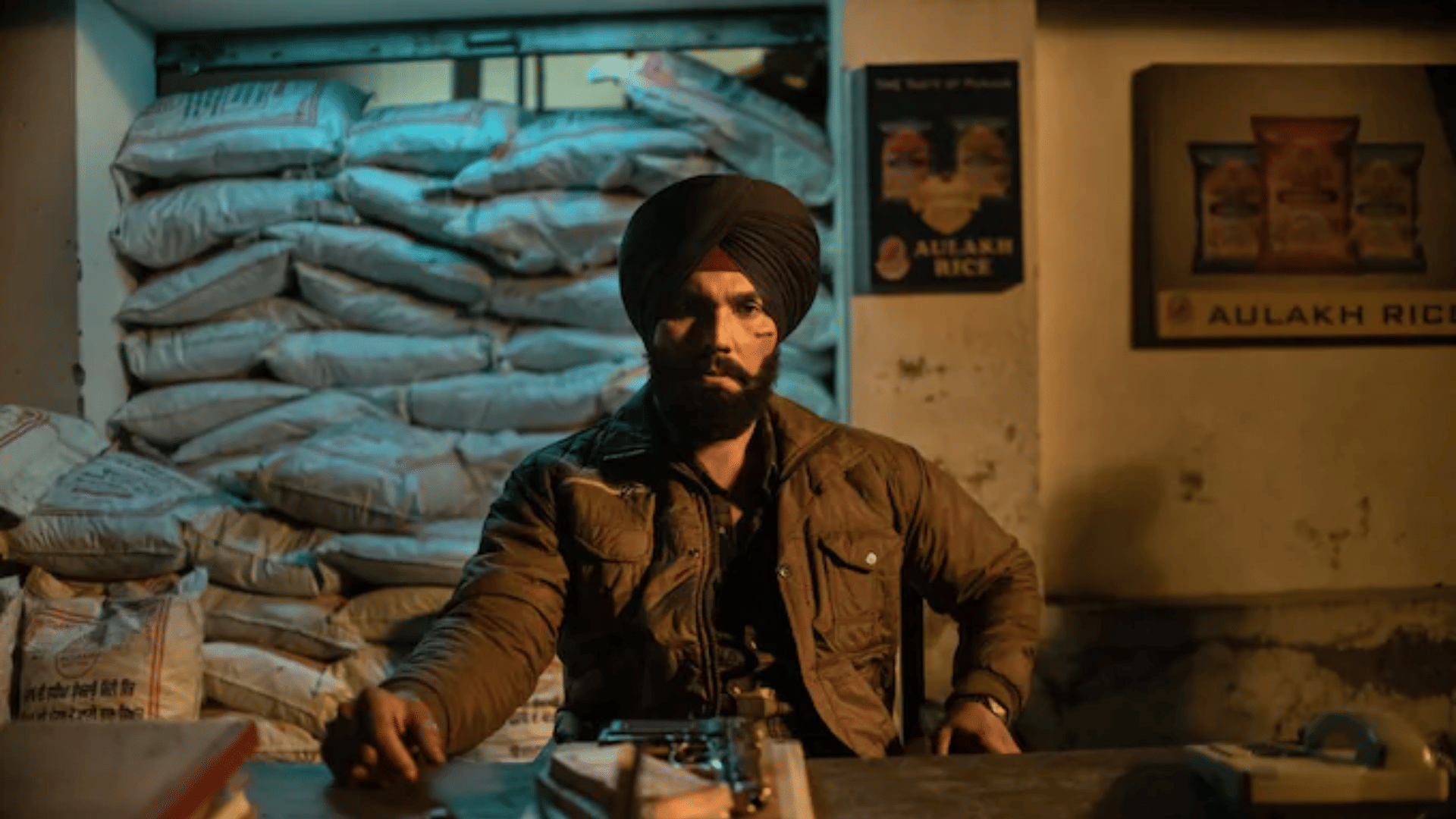 randeep hooda distributed food packets with girlfriend lin laishram to haryana flood victimes