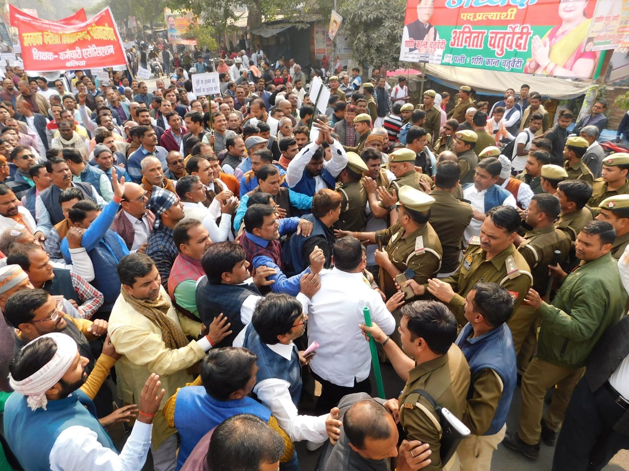 Teachers-employees took out rally and roared