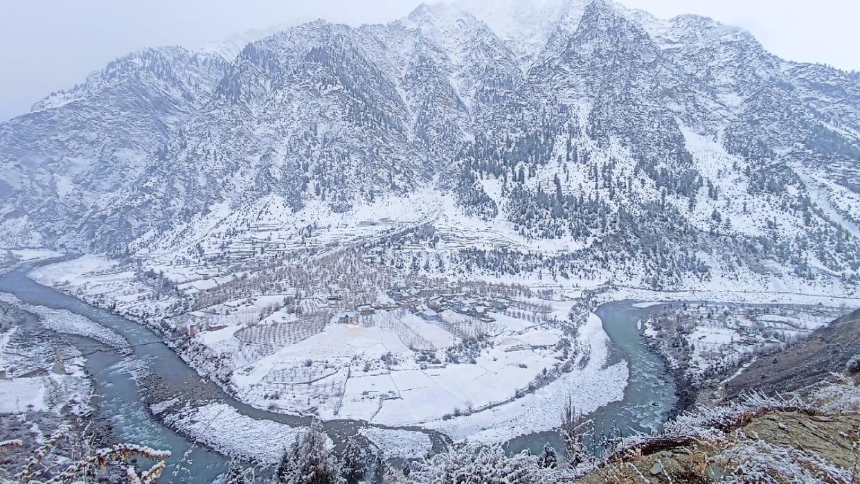 Himachal Weather update, Fresh snowfall in peaks including Rohtang, Pangi, tourists enjoy snowfall in Koksar