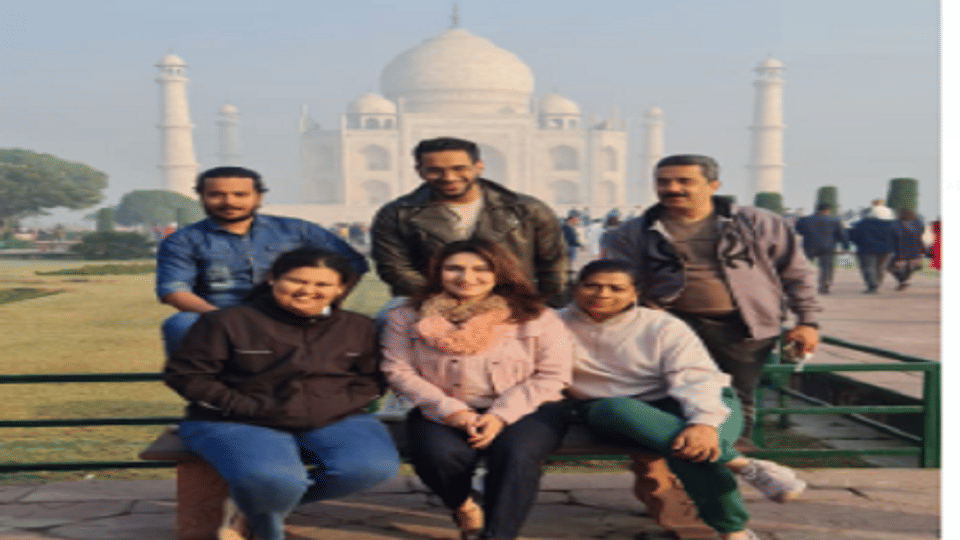 Juhi Babbar did Taj mahal visit agra